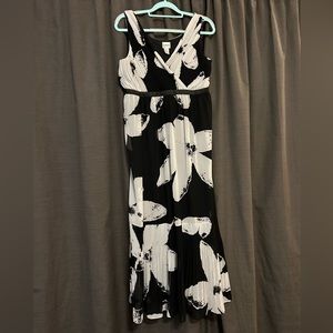Chicos Size 2, US 12-14 Maxi Dress